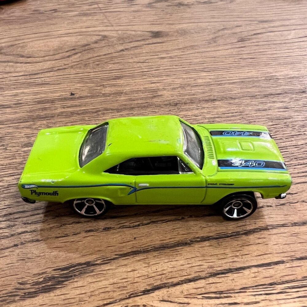 Hot Wheels 70 Road Runner Lime Green Die-Cast Car Toy Mattel 2012 Collectible